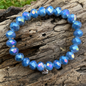 Blaues Kristallperlen-Armband mit facettierten Glasperlen auf elastischem Band – elegantes Damenarmband von Stubenmuckelig