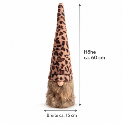 Großer Kuschelwichtel mit langer Leo-Mütze in Braun-Beige und flauschigem Bart, ca. 60 cm hoch und 15 cm breit, auf weißem Hintergrund als Weihnachtsdekoration.